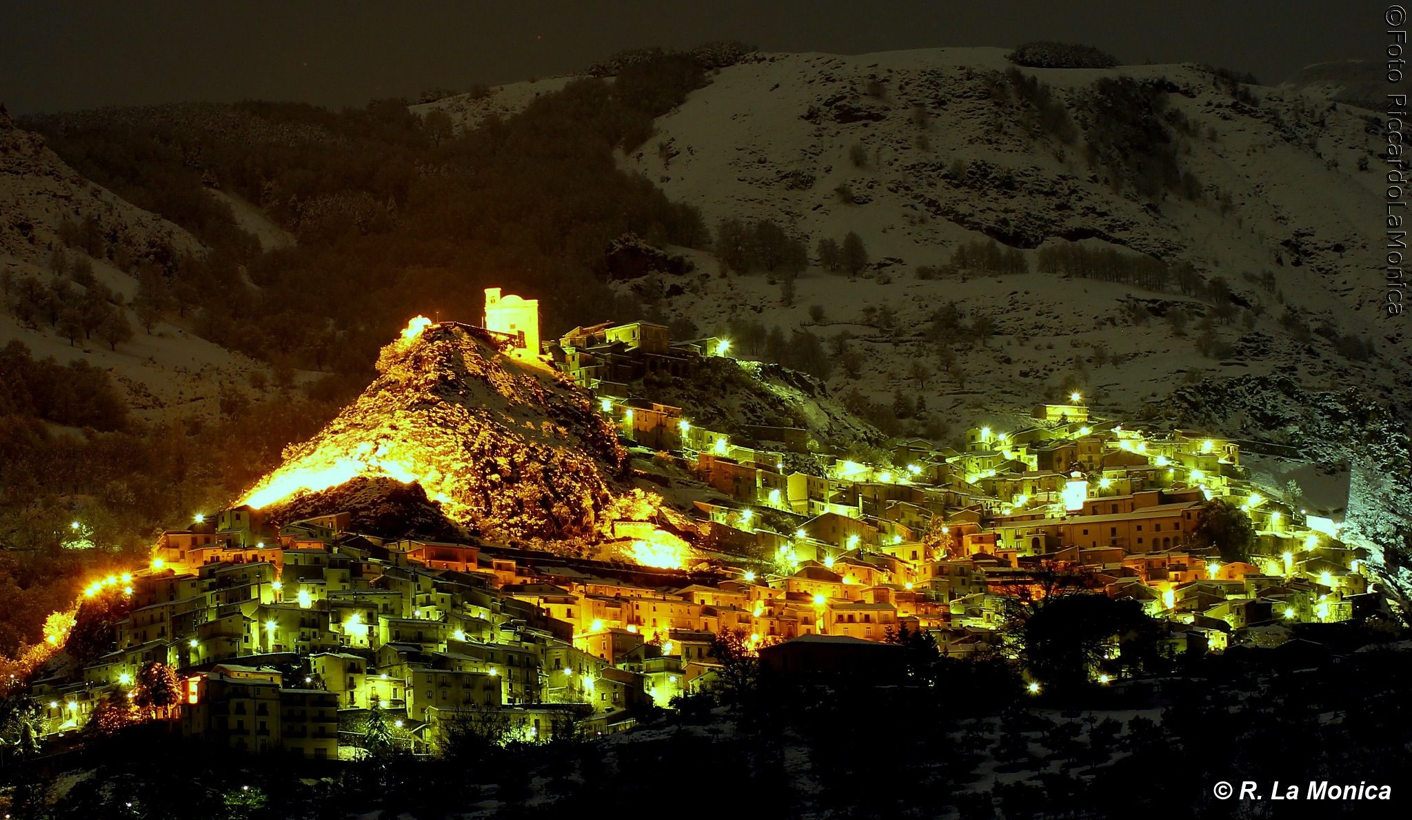 Il borgo sotto la neve - Ph. R. La Monica