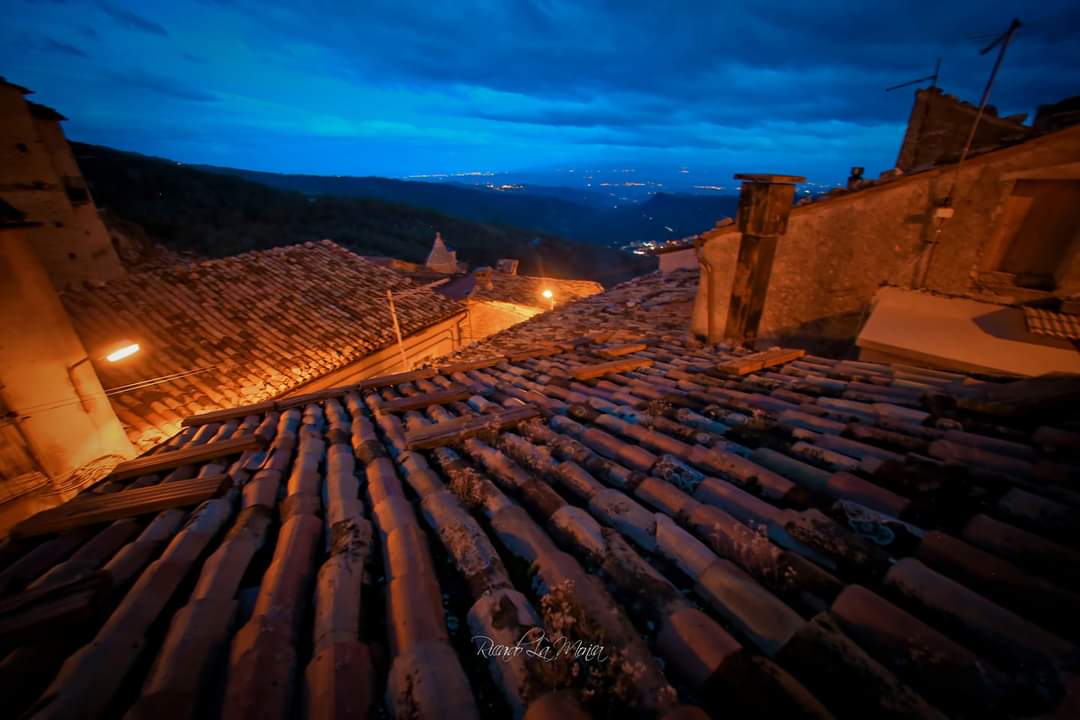 I tetti del centro storico di San Donato di Ninea